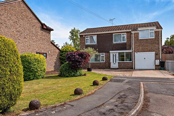 4 Bedroom Detached House For Sale In Drapers Close, Warmington, PE8