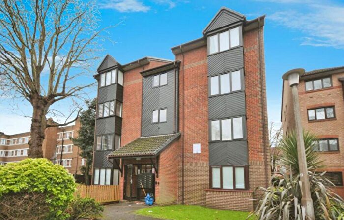 Studio To Rent In St. Christophers Gardens, Thornton Heath, CR7