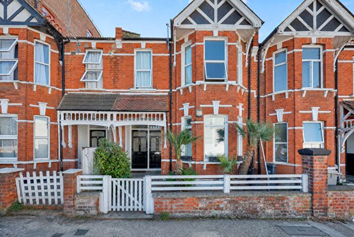 2 Bedroom Flat For Sale In Temple Road, London, NW2