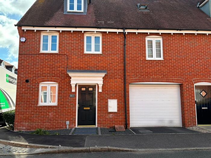 3 Bedroom Property To Rent In Petronel Road, Aylesbury, HP19