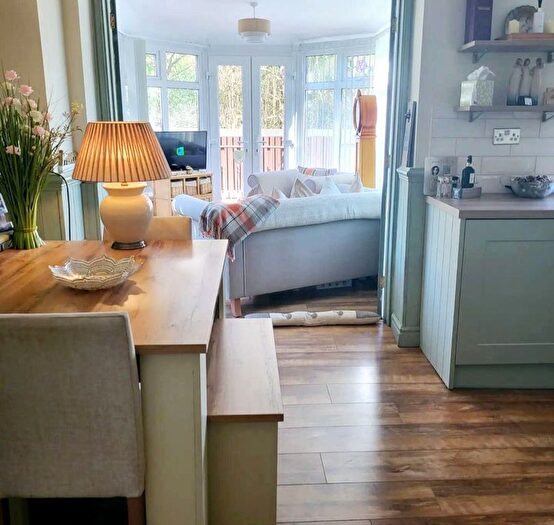 3 Bedroom Semi-detached House For Sale In Francis Street, Tonyrefail, Porth, CF39