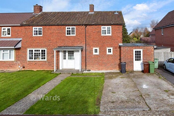 4 Bedroom Semi Detached House For Sale In Queen Elizabeth Square, Maidstone, Kent, ME15