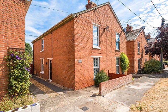 3 Bedroom Semi-Detached House For Sale In Hanson Road, Andover, SP10