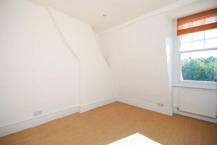 2 Bedroom Flat To Rent In Elgin Avenue, Maida Vale, London, W9