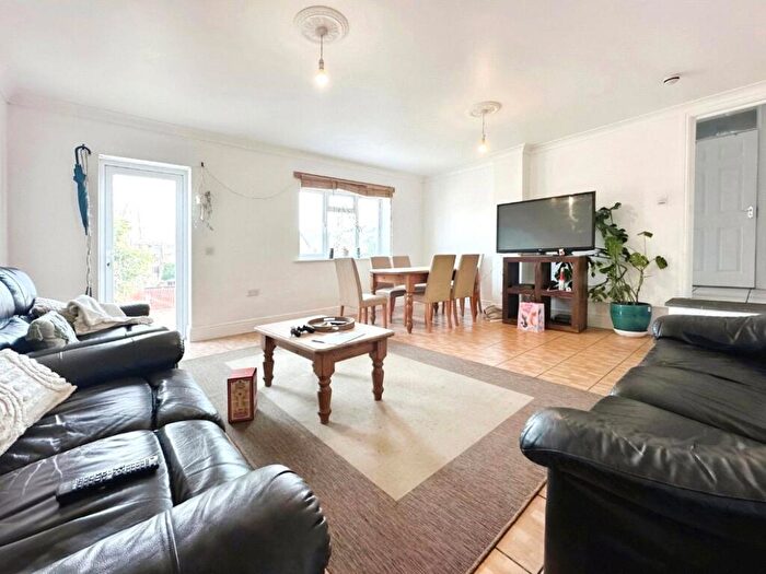 7 Bedroom Semi Detached House To Rent In Spear Road, Southampton, Hampshire, SO14