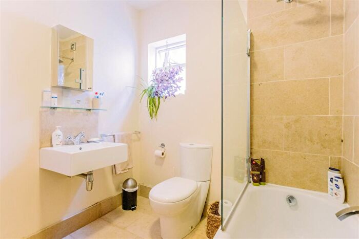1 Bedroom Flat To Rent In Vale Grove, Manor House, N4