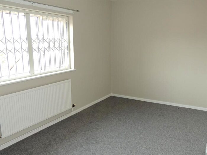 3 Bedroom Flat To Rent In Rathbone Close, Keresley End, Coventry, CV7