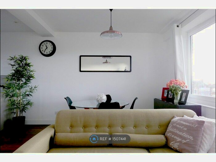 3 Bedroom Flat To Rent In Madron Street, London, SE17