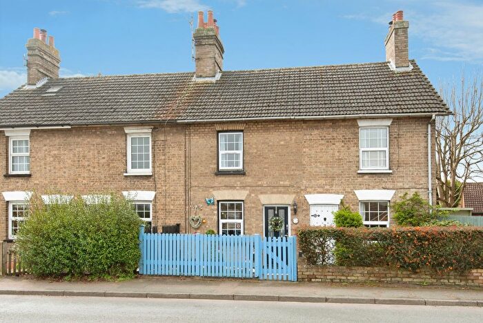 2 Bedroom Terraced House For Sale In Baldock Road, Stotfold, Hitchin, Bedfordshire, SG5