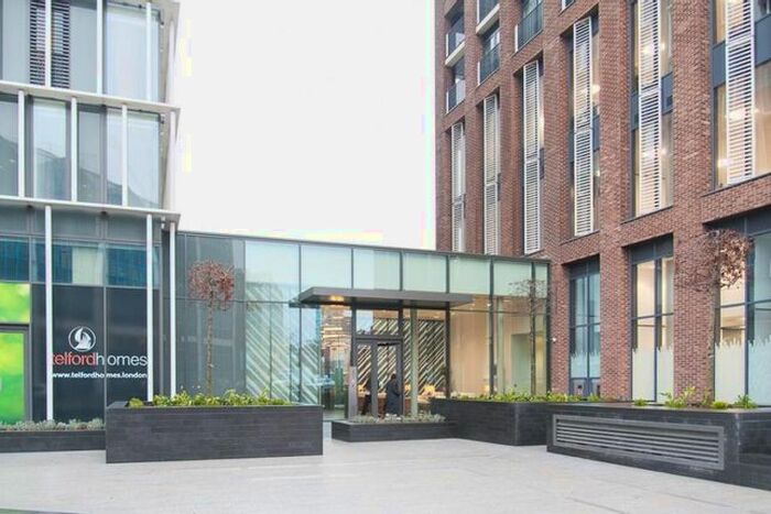 2 Bedroom Flat To Rent In Stratosphere Tower, Great Eastern Street, London, E15