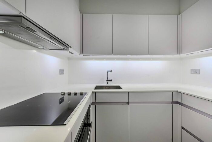 3 Bedroom Flat To Rent In Cadogan Square, Knightsbridge, London, SW1X