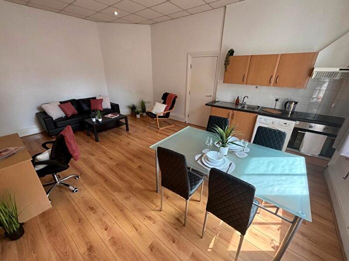 2 Bedroom Flat To Rent In Ridgeway House, LS6