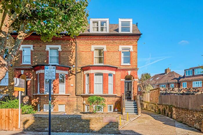 1 Bedroom Flat To Rent In St. James Terrace, Boundaries Road, SW12