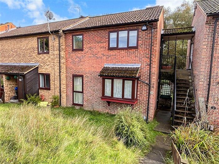 1 Bedroom Maisonette For Sale In Brooklands Road, Tollgate Hill, Crawley, West Sussex, RH11