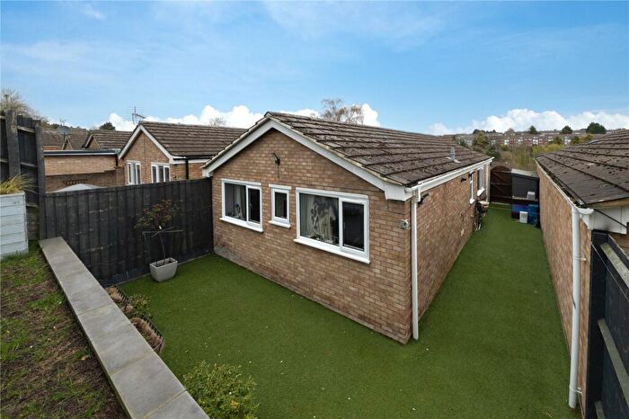 3 Bedroom Bungalow For Sale In Devon Road, Luton, Bedfordshire, LU2