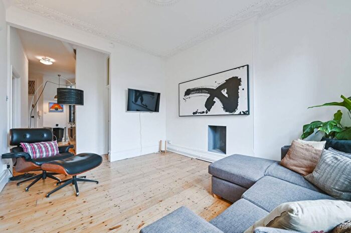 1 Bedroom Flat For Sale In Charing Cross Road, West End, London, WC2H