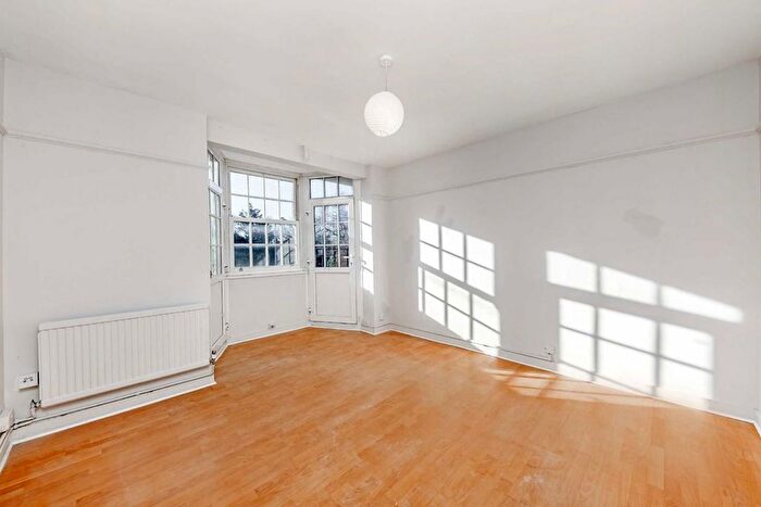 3 Bedroom Flat To Rent In Aspen Gardens, Hammersmith, W6