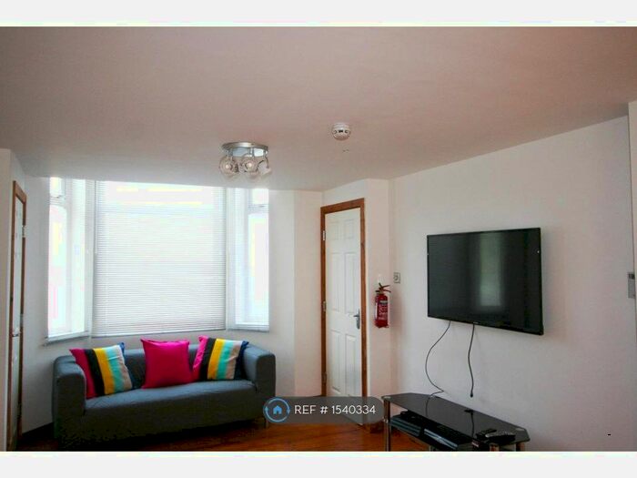 7 Bedroom Semi-Detached House To Rent In Moseley Road, Fallowfield, Manchester, M14