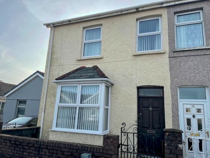 3 Bedroom Property To Rent In Derwent Street, Llanelli SA15
