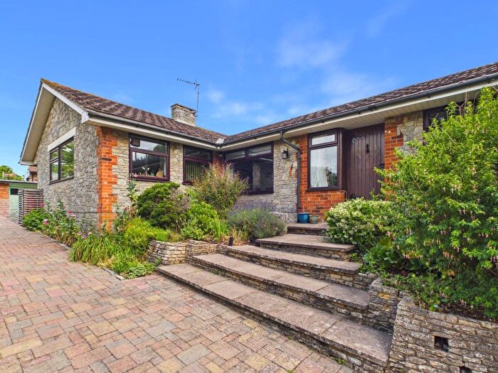 4 Bedroom Detached House For Sale In New Road, Weedon, HP22
