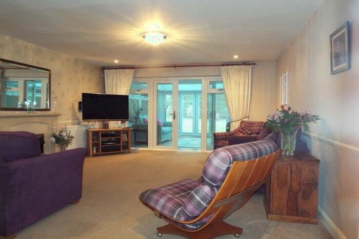 3 Bedroom Bungalow To Rent In Goldsmith Close, Bicester, OX26