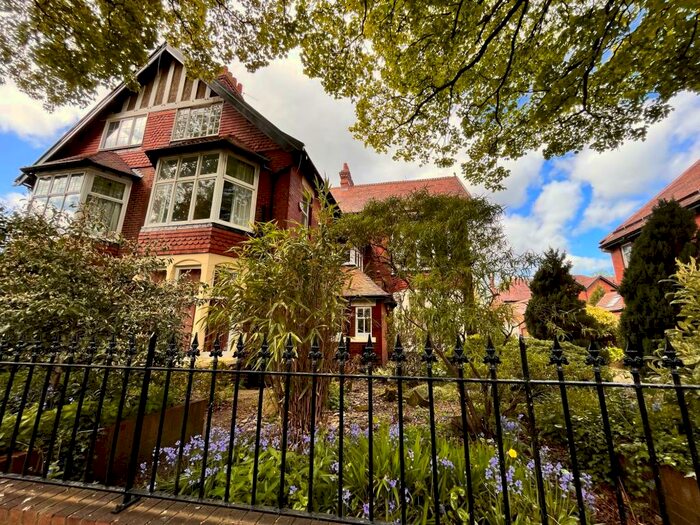 6 Bedroom Semi-Detached House To Rent In Moorside North, Newcastle Upon Tyne, NE4