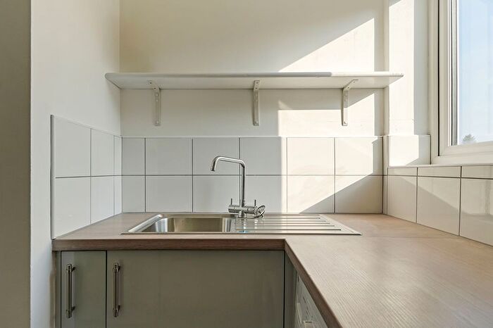 2 Bedroom Flat To Rent In Worrall Road, Sheffield, S6