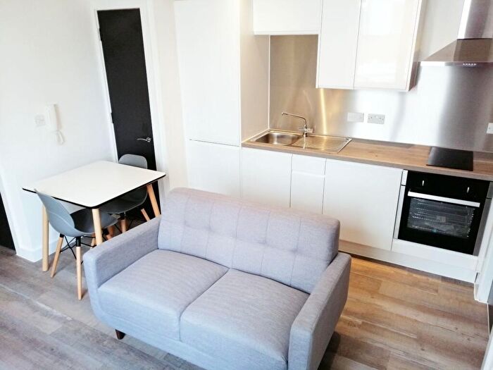 1 Bedroom Flat To Rent In - Talbot Road, Old Trafford, M16