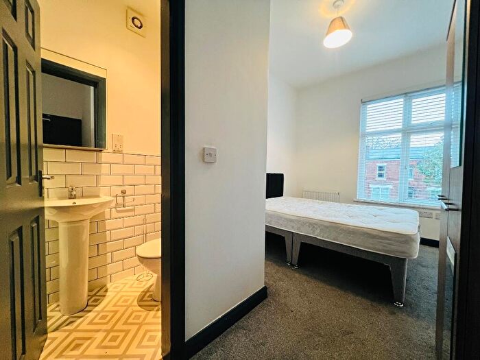 1 Bedroom House Of Multiple Occupation To Rent In The Grove, Stockport, SK2