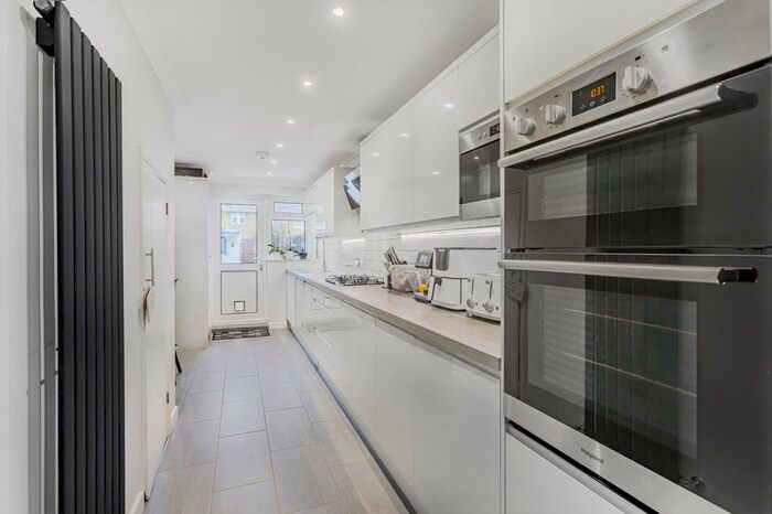 3 Bedroom Terraced House To Rent In Darcy Close, Cheshunt, Waltham Cross, EN8