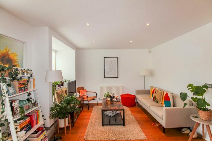 1 Bedroom Flat To Rent In Adelphi Court, London, N4