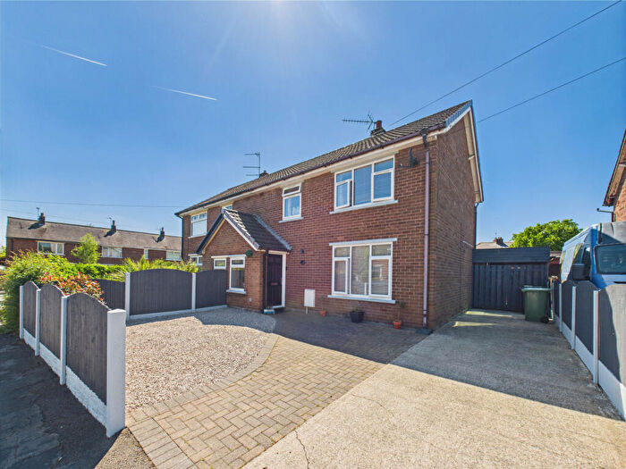 3 Bedroom Semi-Detached House For Sale In Meadow Close, Clifton, PR4