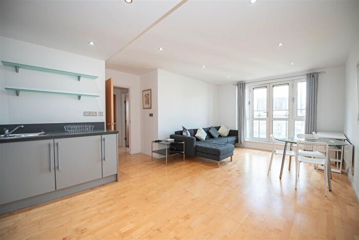 2 Bedroom Flat To Rent In Adams Walk, Nottingham, NG1