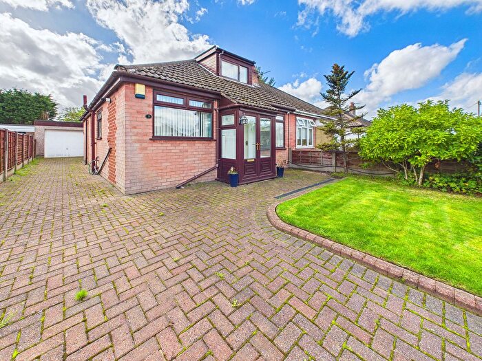3 Bedroom Semi-Detached House For Sale In Grasscroft Road, Wigan, WN2