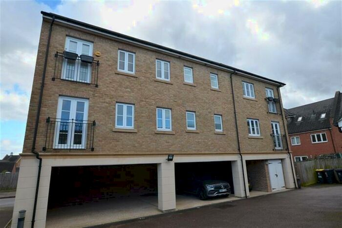 2 Bedroom Apartment To Rent In Abbess Terrace, Loughton, IG10