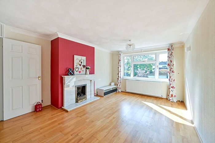 2 Bedroom Flat To Rent In Blakes Lane, New Malden, KT3