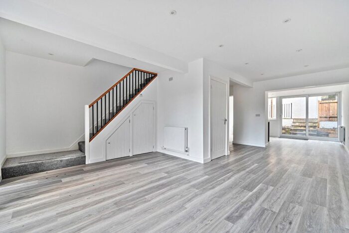 3 Bedroom Terraced House To Rent In Red Lion Lane, Farnham, GU9