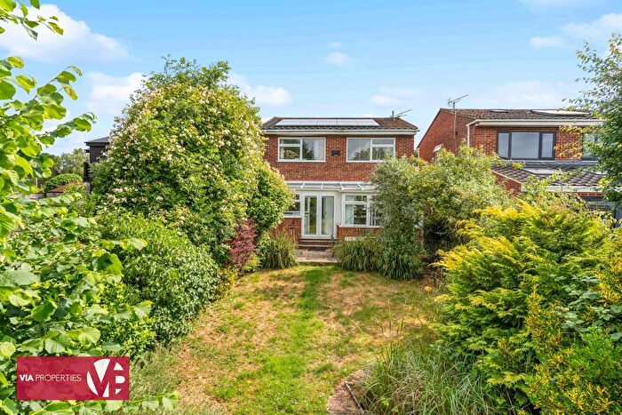 4 Bedroom Detached House For Sale In Old Nazeing Road, Broxbourne, EN10