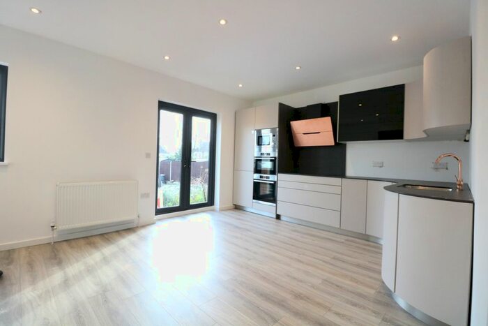 4 Bedroom End Of Terrace House To Rent In St Andrews Road, East Acton, London, W3