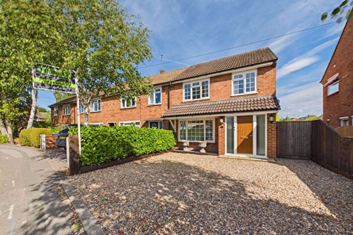 3 Bedroom End Of Terrace House For Sale In Swan Lane, Sandhurst, Berkshire, GU47