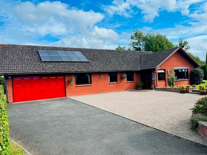 5 Bedroom Detached Bungalow For Sale In Sutton-st-nicholas, HR1