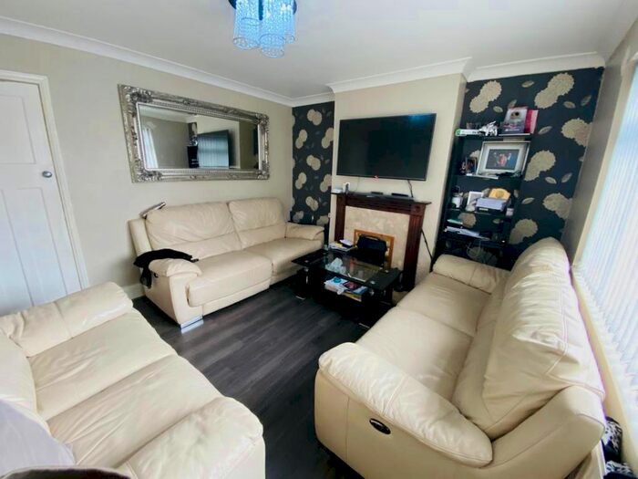 3 Bedroom Semi-Detached House To Rent In Burleigh Avenue, Wigston, LE18