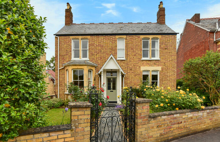 3 Bedroom Detached House To Rent In Islip Road, Summertown, OX2