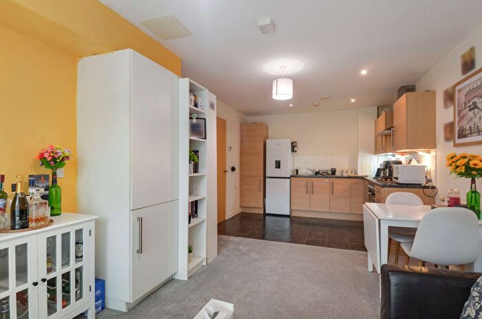 1 Bedroom Flat For Sale In Headstone Drive, Harrow, HA1