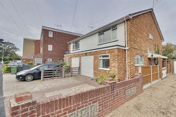 3 Bedroom Semi-Detached House For Sale In Dorking Crescent, Portsmouth, PO6