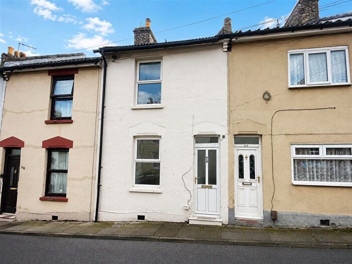 3 Bedroom Terraced House For Sale In Charter Street, Chatham, ME4