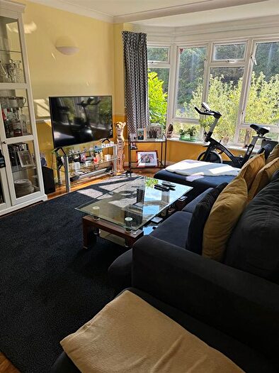 2 Bedroom Flat To Rent In Sterling Avenue, Edgware, HA8