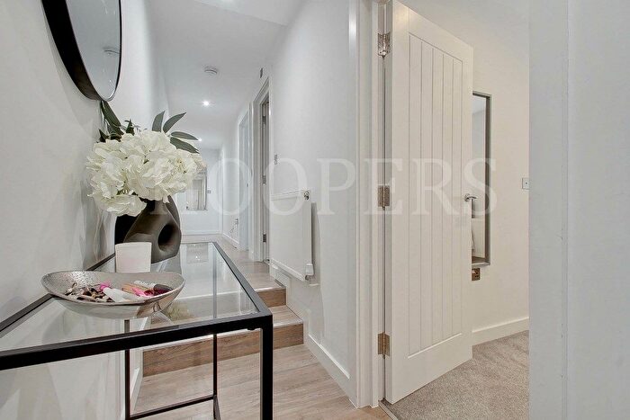 2 Bedroom Flat For Sale In Dollis Hill Lane, London, NW2