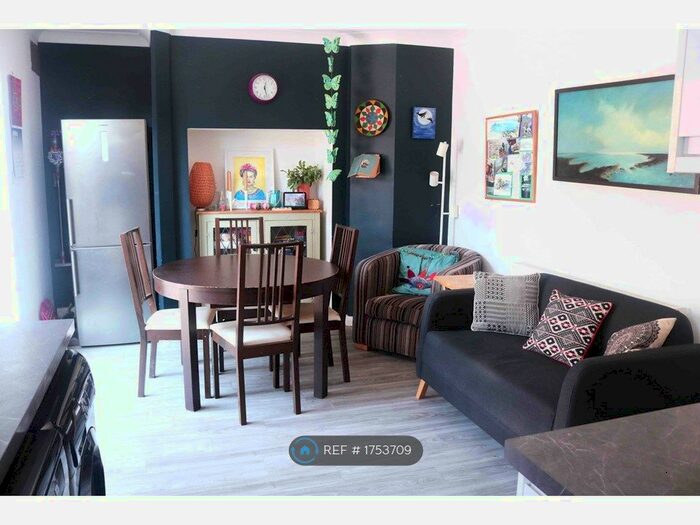 3 Bedroom Semi-Detached House To Rent In Carden Avenue, Brighton, BN1