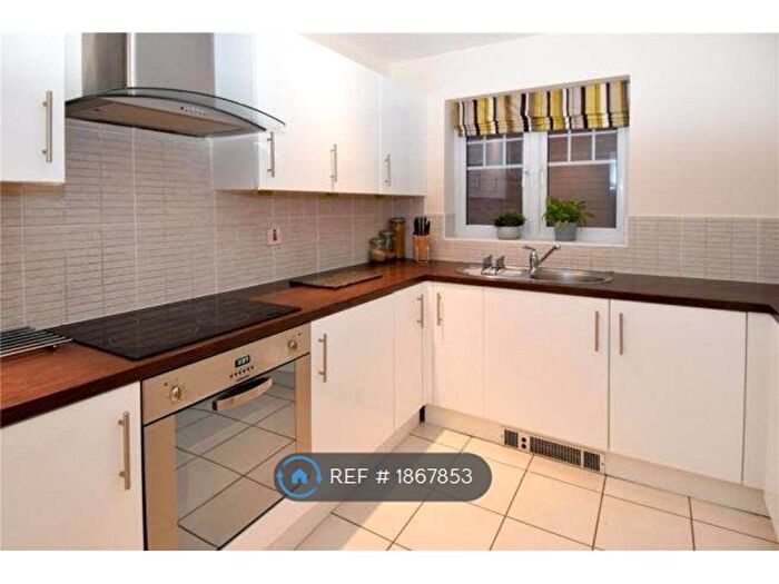 2 Bedroom Flat To Rent In Coppice Gate, Redditch, B97